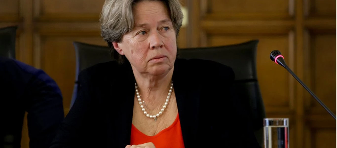 Α.Λινού: «Στους εμβολιασμένους θα μπορούσε να δοθεί μια τιμητική κονκάρδα ως κίνητρο»